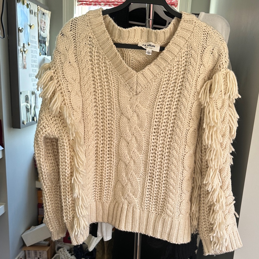 HL Affair Cream V-Neck Cable Knit Sweater